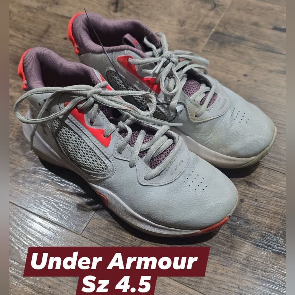 Under Armour girls athletic shoes sz 4.5